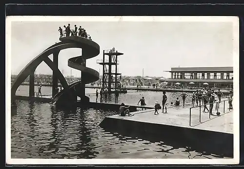 AK Casablanca, Le Toboggan de la piscine