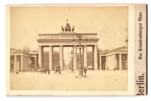 Fotografie Moser Sen., Berlin, Ansicht Berlin, Blick auf das Brandenburger Tor mit Quadriga