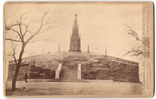 Fotografie F. Jamrath & Sohn, Berlin, Ansicht Berlin-Kreuzberg, Blick auf das Kreuzbergdenkmal im Viktoriapark