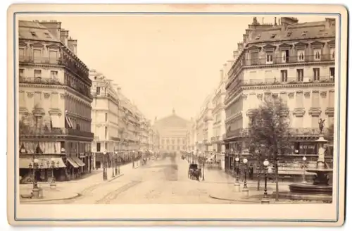 Fotografie unbekannter Fotograf, Ansicht Paris, vue de la Avenue de l`Opera
