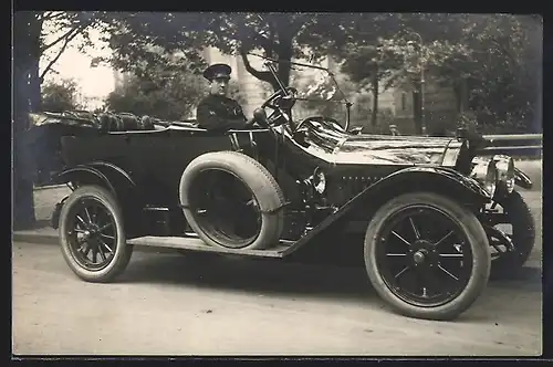 Foto-AK Auto Benz 16 /40 (1913), Chauffeur fährt mit offenem Verdeck