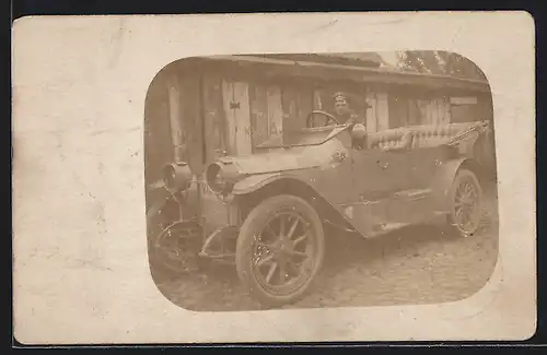 Foto-AK Auto Benz 20 /35 (1910), KFZ mit Feldarzt in Uniform am Steuer