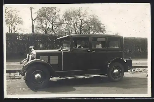 Foto-AK Auto Adler Favorit, Besitzer am Steuer
