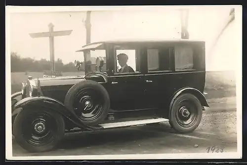 Foto-AK Auto Adler, Fahrer am Steuer des KFZ