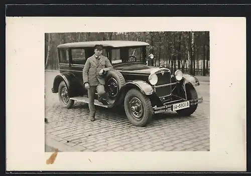 Foto-AK Auto Adler Standard 6 10 /45 (1927) Ambi-Budd, Besitzer posiert am KFZ