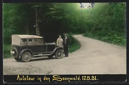 Foto-AK Auto Opel 4 /20 1930 /31, Ehepaar am KFZ bei Autotour in den Soonwald