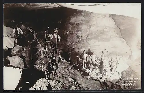 AK Germiston, Tripod-Machine in a Stone, Workers