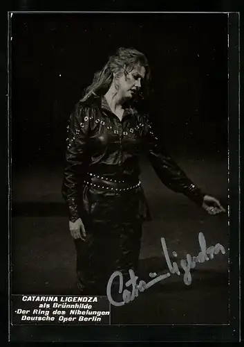 AK Opernsängerin Catarina Ligendza in Der Ring des Nibelungen, mit original Autograph
