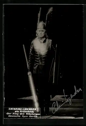 AK Opernsängerin Catarina Ligendza als Brünnhilde in Der Ring des Nibelungen, mit original Autograph
