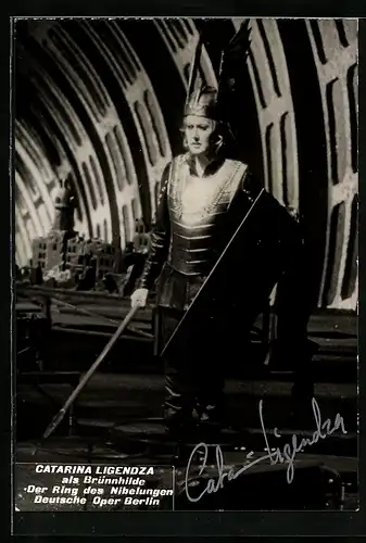AK Opernsängerin Catarina Ligendza als Brünnhilde in Der Ring des Nibelungen, mit original Autograph