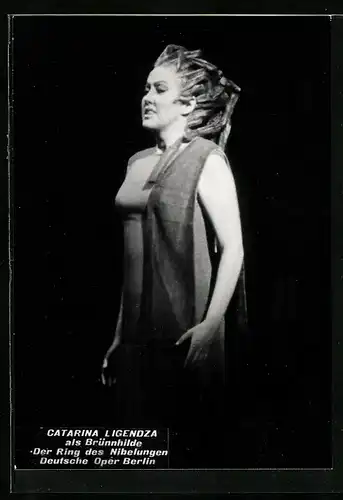 AK Opernsängerin Catarina Ligendza in Der Ring des Nibelungen, mit original Autograph