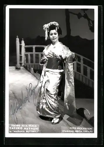 AK Opernsängerin Yasuko Hayashi in Madame Butterfly, mit original Autograph