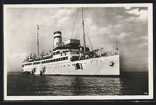 AK Passagierschiff Cobra liegt vor Helgoland vor Anker