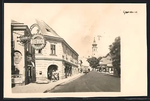 AK Wien-Grinzing, Strassenpartie am Gasthaus Heuriger Hencl