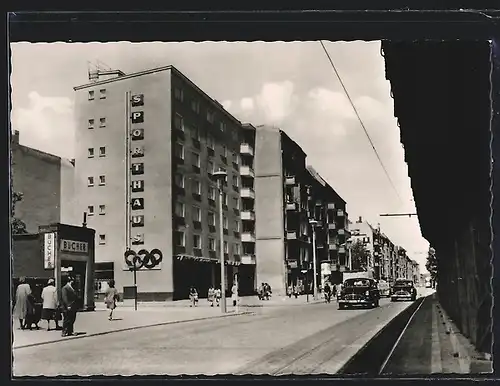 AK Berlin, Schönhauser Allee, Strassenpartie mit Sporthaus und Buchhandlung