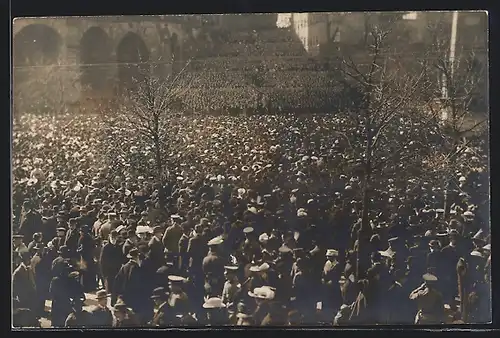 Foto-AK Erfurt, Martinsfest 1911, Menschenmenge aus der Vogelschau