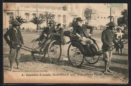 AK Marseille, Exposition Coloniale 1906, Pousses Pousses, Rikschafahrer bringen Gäste zur Ausstellung