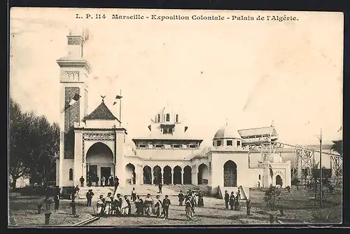 AK Marseille, Exposition Coloniale, Palais de l`Algerie, Menschen in Volkstracht
