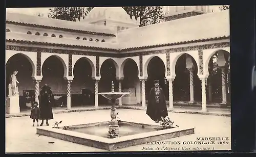 AK Marseille, Exposition coloniale 1922, Palais de l`Algérie (Cour intérieure), Guiauchin
