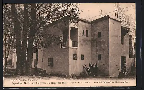 AK Marseille, Exposition coloniale 1922, Palais de la Tunisie, Une habitation de la place intérieure