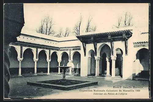 AK Marseille, Exposition coloniale 1922, Intérieur du Palais de l`Algérie