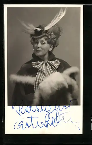 AK Opernsängerin Esther Rethy mit Hütchen und Muff, original Autograph