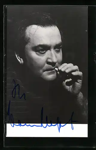 AK Opernsänger Hans Hopf raucht eine Zigarette, original Autograph