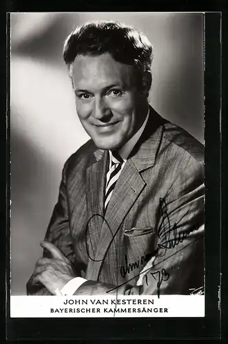 AK Opernsänger John van Kesteren im Anzug am Lächeln, mit original Autograph