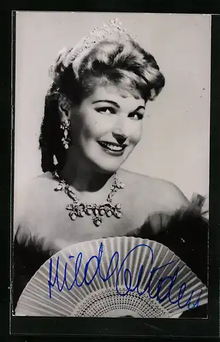 AK Opernsängerin Hilde Güden mit Diadem, mit original Autograph