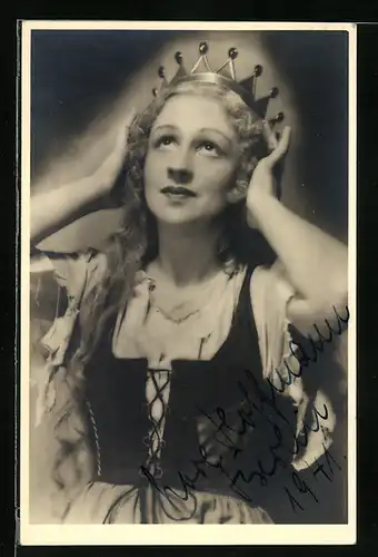 AK Opernsängerin Lore Hoffmann mit Krone, mit original Autograph