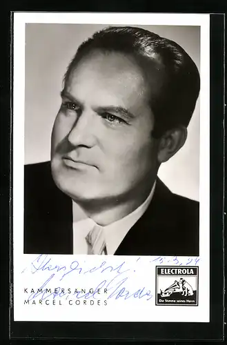 AK Opernsänger Marcel Cordes in Anzug und Krawatte, mit original Autograph