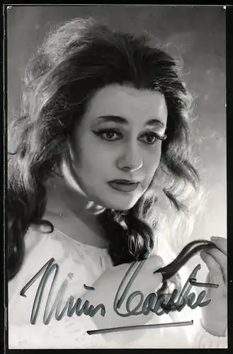 AK Opernsängerin Mimi Coertse im weissen Kleid, mit original Autograph