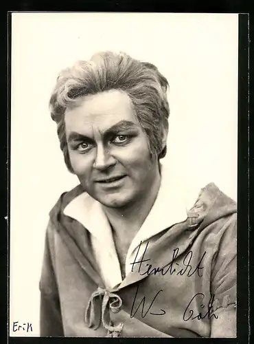 AK Opernsänger Werner Gätz schaut in die Kamera, mit original Autograph