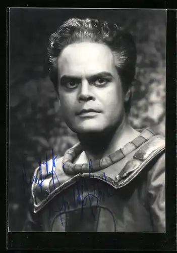 AK Opernsänger Donald Grobe mit ernstem Blick, mit original Autograph