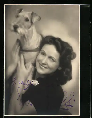 AK Opernsängerin Lola Grahl mit Terrier, mit original Autograph