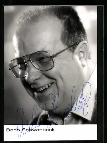 AK Opernsänger Bodo Schwanbeck am Lächeln mit Brille, mit original Autograph