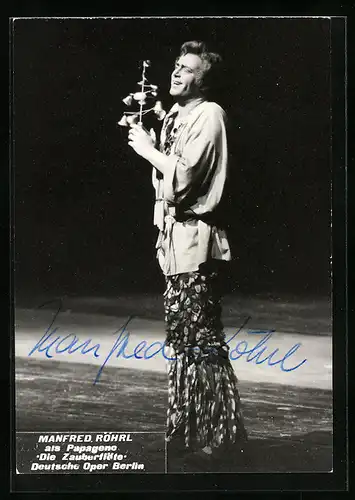 AK Opernsänger Manfred Röhrl als Papageno in Die Zaueberflöte, mit original Autograph