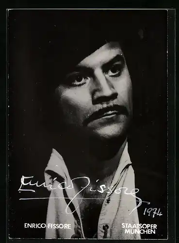 AK Opernsänger Enrico Fissore im schwarzen Anzug mit Schnurrbart, mit original Autograph