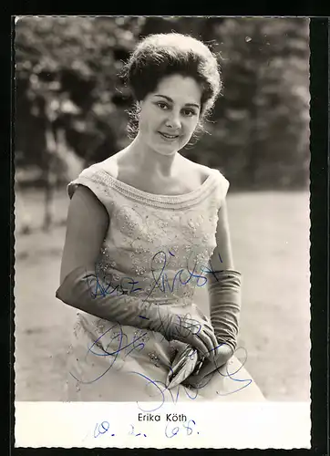 AK Opernsängerin Erika Köth im Abendkleid mit Handschuhen, mit original Autograph