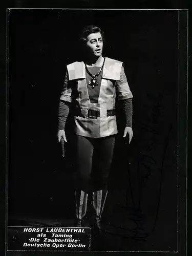 AK Opernsänger Horst Laubenthal als Tamino in Die Zauberflöte, mit original Autograph