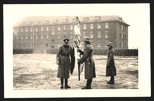 Foto-AK Minden /Westf., Vereidigung in der Kaserne