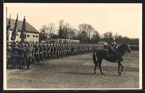 Foto-AK Minden / Westf., Militärparade, Soldaten in Uniform