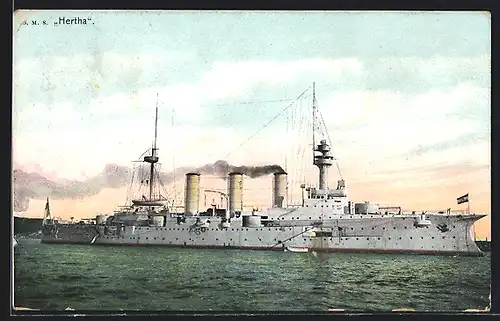 AK Kriegsschiff SMS Hertha des Ostasiengeschwaders liegt vor Anker