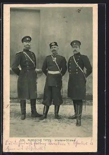AK Russische Infanterie-Offiziere mit Mützen