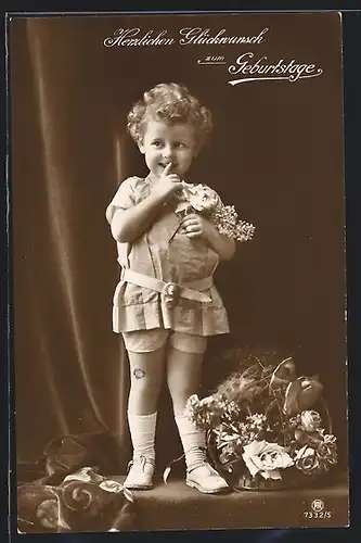 Foto-AK RPH Nr. 7332 /5: Kleiner Junge mit Blumen, Geburtstagsgruss
