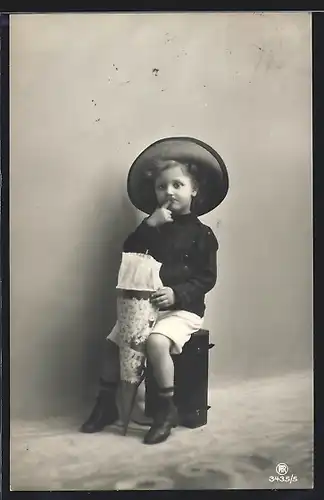 Foto-AK RPH Nr. 3435 /5: Kleiner Junge mit Schultüte