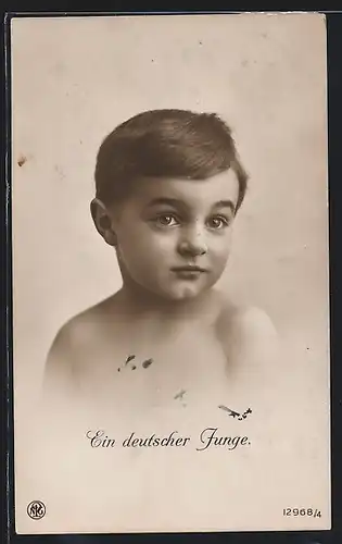 Foto-AK NPG Nr.12968 /4: Ein deutscher Junge zieht fragend die Augenbrauen in die Höhe