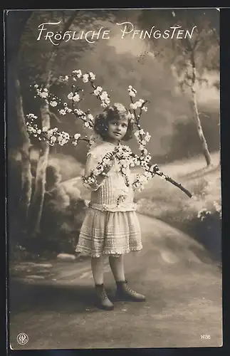 Foto-AK NPG Nr. 14138: Kleines Mädchen mit Blütenzweig, Pfingstgruss