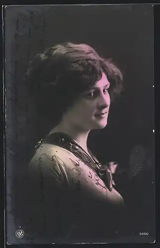 Foto-AK NPG Nr. 2800: Junge Dame mit Hochsteckfrisur