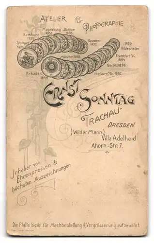 Fotografie Ernst Sonntag, Dresden-Trachau, Ahorn-Strasse 7, Baby im weissen Kleidchen